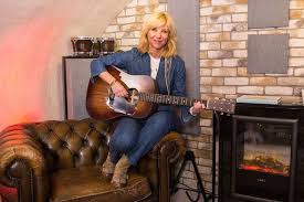 She is a writer and actress, known for nachtegaal en zonen (2007), kinderen voor kinderen (1980) and claudia de breij. Claudia De Breij Duikt Kelder In Samen Muziek Maken Is Elkaar Je Ondergoed Laten Zien Show Ad Nl
