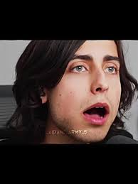 Aidan Gallagher Live Olho Verde