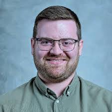 Robert Hanlon's Instagram, Twitter & Facebook