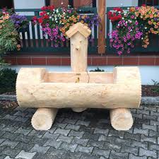 Jeder baum der für eine rustikale gartenbank aus baumstämmen oder andere baumstamm möbel geschlagen wird wird von schreinermeister huck neu gepflanzt und gepflegt. Alpen Baumstamm Holzbrunnentrog Hutten Design Agrosis Alpina