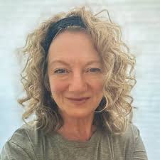 Mujer negra de 102 años de Virginia hace historia, finalmente gana un  título universitario 🙌🏽