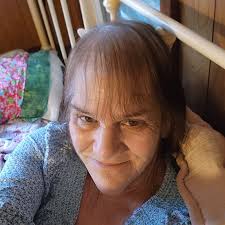 What is the recipe for a casserole with ground beef, vegetables, and potato  chips?