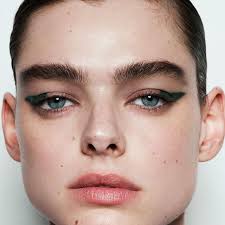 Addison Rae Wakes Up Every Morning and “Immediately” Puts This Lipstick On 