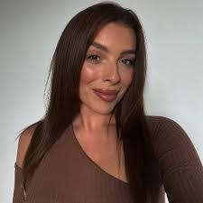 Danielle Heath's Instagram, Twitter & Facebook