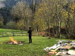 Es la del crecimiento de un niño que experimenta un verano inolvidable con helado, pasta e interminables viajes en scooter. Luca Benites Es El Artista Mas Joven En Exponer En Dan Galeria Sitioweb Obras De Arte