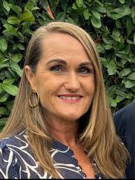 Lisa Cavanagh's Instagram, Twitter & Facebook