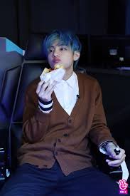 Download lagu lelaki upahan mp3 gratis dalam format mp3 dan mp4. ð˜£ð˜­ð˜°ð˜´ð˜´ð˜°ð˜® On Twitter Taehyung Kim Taehyung Bts V