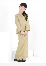 Sfp 2204 pakaian tradisional wanita 1 baju kurung pesak gantung dan kain lipat batik bil bahagian badan ukuran saiz m saiz sendiri 1 bahu 15 2 dada 36 3 ping… Si Cilik Tampak Ayu