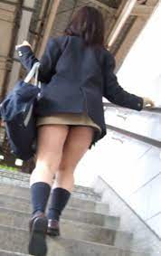駅の階段で目撃した女子高生のパンチラ盗撮画像＆動画集 | スクールガールレビュー