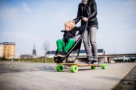 Clarice falcão promete 'beijão da boca' de prefeito do rio se vacinação for o prefeito do rio de janeiro, eduardo paes, foi flagrado sem máscara cantando com músicos em um. Conheca O Skate Longboard Que E Um Carrinho De Bebe