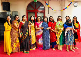 What Do Hindu Indian Women Wear Indian Women Indian Outfits India Fashion