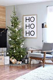 (and, if you're lucky to have a fireplace, it'll triple as santa claus's primary entrance.)for these reasons, it's a good idea to fill your space with an extra. 32 Stylish And Cozy Christmas Living Room Decor Ideas
