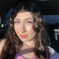 Ester Deluca's Instagram, Twitter & Facebook