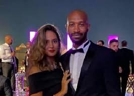 شيكابالا يقرر التنازل عن مستحقاته كاملة كمكافأة منه للاعيبة فريق الباسكت بالزمالك ابطال افريقيا اشياء عظيمة لا يفعلها غير الاسطورة شيكابالا. Ù‚ØµØ© Ø­Ø¨ Ø´ÙŠÙƒØ§Ø¨Ø§Ù„Ø§ ÙˆØ²ÙˆØ¬ØªÙ‡ Ø¹Ø±ÙØªÙ‡ Ø¨Ø§Ù„ØµØ¯ÙØ© ÙˆØªØ¯Ø¹Ù…Ù‡ Ø¨Ø¹ÙŠØ¯Ø§ Ø¹Ù† Ø§Ù„Ø¥Ø¹Ù„Ø§Ù… Ù‡Ù†