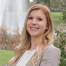 Melissa Lomuscio's Instagram, Twitter & Facebook