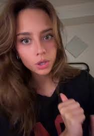 Courtney Helmuth's Instagram, Twitter & Facebook