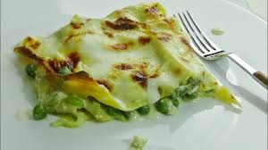 Quando saranno cotti tamponateli con uno strofinaccio per togliere l'eccesso d'acqua e metteteli in una pirofila precedentemente imburrata. Lasagne Con Asparagi E Piselli Youtube