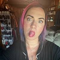 Amanda Fabian's Instagram, Twitter & Facebook