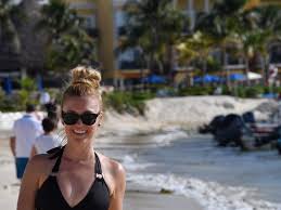 Katie takes her obsession indoors (4.34) Signs You Desperately Need A Vacation