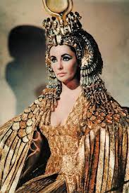Her life inspired a shakespeare play and several movies. Elizabeth Taylor Dieses Ikonische Cleopatra Kostum Steckt Voller Geheimnisse Vogue Germany