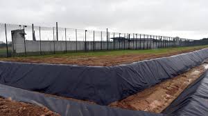 A La Prison De Sequedin Les Projections De Colis Par Dessus Le Mur D Enceinte Inquietent Les Syndicats