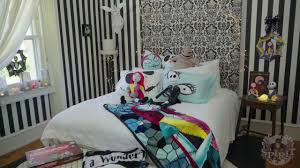 Mostly covered with fondant and sprayed with food coloring. Nightmare Before Christmas Room Ideas Novocom Top