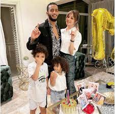 عائلتى الجميلة، بينما نشرت صور أخرى له برفقة شقيقاته الأربعة، والذى أسس معهم فرقة الفور إم التى ساهمت فى شهرته وحققت الفرقة نجاحاً. Ù…Ø­Ù…Ø¯ Ø±Ù…Ø¶Ø§Ù† ÙˆØ²ÙˆØ¬ØªÙ‡ ÙˆØ£Ø¨Ù†Ø§Ø¤Ù‡ ÙŠØ­ØªÙÙ„ÙˆÙ† Ø¨Ø¹ÙŠØ¯ Ù…ÙŠÙ„Ø§Ø¯Ù‡ Ø§Ù„Ù€33 Ø¨Ø´Ø¹Ø§Ø± Ù†Ù…Ø¨Ø±1 Ø§Ù„ÙŠÙˆÙ… Ø§Ù„Ø³Ø§Ø¨Ø¹