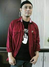 Terpanggil mengulas persoalan itu, pendakwah selebriti pu azman memaklumkan bahawa hukum perbuatan tersebut adalah makruh. Biodata Dan Latar Belakang Pendakwah Pu Azman Iluminasi