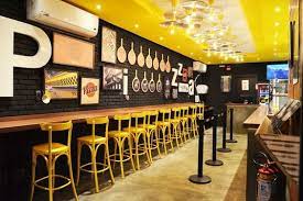 Fast Food Restaurant Interior Design Ideas That You Should Focus On Bored Art Pizzeria Design Small Restaurant Design Restaurant Interior Design