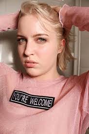 Alice Wren's Instagram, Twitter & Facebook