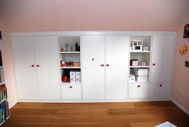 Tipps fur zimmer mit dachschragen deco einrichtung tipps. Einbauschrank Kinderzimmer Unter Dachschrage Julius Mobel Kreativ Funktionell