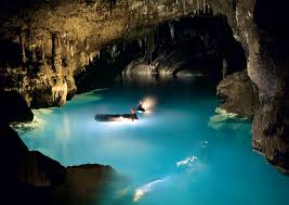 Peștera, o comună cu circa 4.000 de oameni, va primi mâine aproape 40.000 de persoane, la „sărbătoarea florii de salcâm. Lacuri Subterane Revista National Geographic Romania