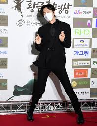 Lee kwang soo in talks to take leading role in new fantasy action drama. Êá´É´É¢êœ±á´œÉ´ á´á´€É´á´€É¢á´‡Ê€ On Twitter Kwangsoo Cut His Hair No More Mullet Highlight ã…‹ Members Won T Tease Him Anymore Haha Also Congratulations