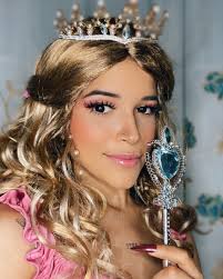 Who lives in a pineapple under the sea?!?🍍🌊🤩 . #spongebob #nickelodeon  #universalstudios #travel