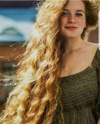 praetioranguard wow this long haired strawberry blonde is amazing add in some freckles great photography beau long hair styles really long hair hair styles