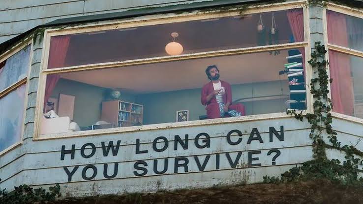 Sunset Boulevard üzerinde kurulan 30 feet yükseklikteki canlı billboard alanı., yapay zekayla üretilmiş