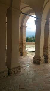 Nella Seconda Meta Del Secolo Xviii Il Barco Assunse L Aspetto Attuale Le Torri Quadrate Fatte Costruire Da Francesco Maria Ii Ai F Cortile Torre Architettura