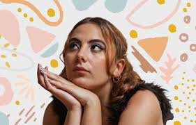 Heather Maine's Instagram, Twitter & Facebook