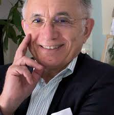 Ils ont assassiné ma bibliothèque.” Derrière cette phrase d'Atef Abu Saif,  écrivain et ancien ministre de la Culture palestinien, ce n'est pas  seulement un cri de douleur : c'est le deuil d'une