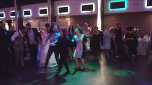 Bei türkischer staatsangehörigkeit benötigt man für eine hochzeit in deutschland neben den üblichen dokumenten ein ehefähigkeitszeugnis und die. Halay Turkische Hochzeitsband Spielt Deutsch Turkische Musik Youtube