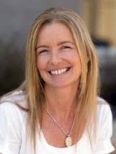 Nicole Henderson's Instagram, Twitter & Facebook