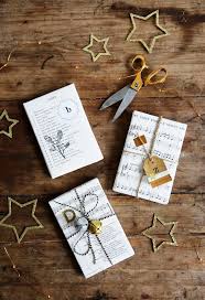 Pin Von Kerstin Schriever Auf Idee Weihnachtsverpackungen Basteln Weihnachtsgeschenkpapier Und Weihnachtsgeschenke Hubsch Verpackt