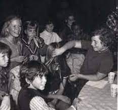 Was There Any Relation Between The Brady Bunch And The Partridge Family For Instance Was One A Spinoff Of The Other Or Was David Cassidy One Of Their Cousins Or Something