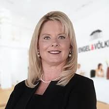 Shawnda Jackson's Instagram, Twitter & Facebook