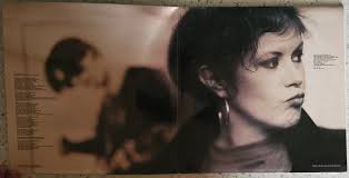 I recently picked this up as it's probably my favourite Kirsty song. But  here's a question for the people far more intelligent than me. Kirsty seems  to have released 3 10 inch