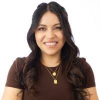 Leslie Martinez's Instagram, Twitter & Facebook