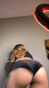 She has a nice 👀 - Porn Videos & Photos - EroMe