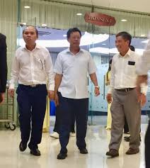 Trước đó, ngày 22/3, hơn 2 năm sau khi nhận kỷ luật cách chức, ông tất thành cang. Ä'ang Bá»‹ Ä'á» Nghá»‹ Ká»· Luáº­t Ong Táº¥t Thanh Cang Váº«n Nghenh Ngang Dung Xe Cong Vá»¥ Dá»± Tiá»‡c Nháº­u Linh Ä'inh