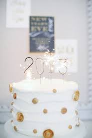 10 New Year S Eve Cakes To Go With That Bubbly New Year S Cake Sparkler Candles New Years Eve Party