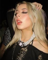 Eve Simone (@evesimonee) · Instagram photos and Reels